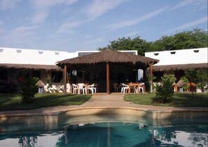 Outdoor pool, pool loungers - Au Petit Jura - Adults Only (Mbour)