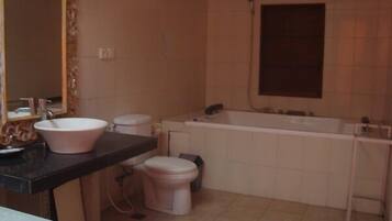 Family Deluxe Villa | Bathroom | Separate bathtub and shower, deep-soaking bathtub, free toiletries