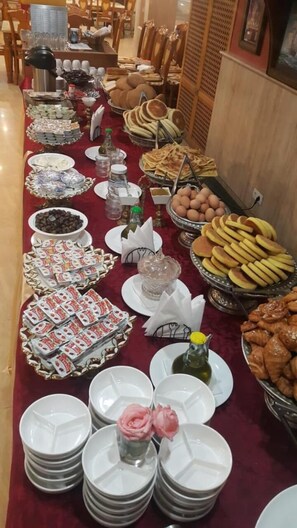 Breakfast, lunch, dinner served; local and international cuisine - Atenas Hotel (Tetouan)