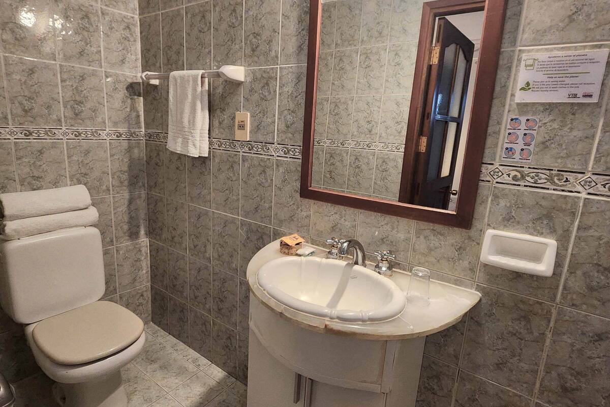 shower, rainfall showerhead, free toiletries, hair dryer