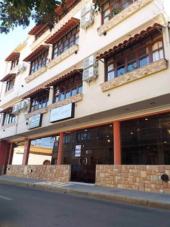 Fachada del alojamiento. Hotel Carmen