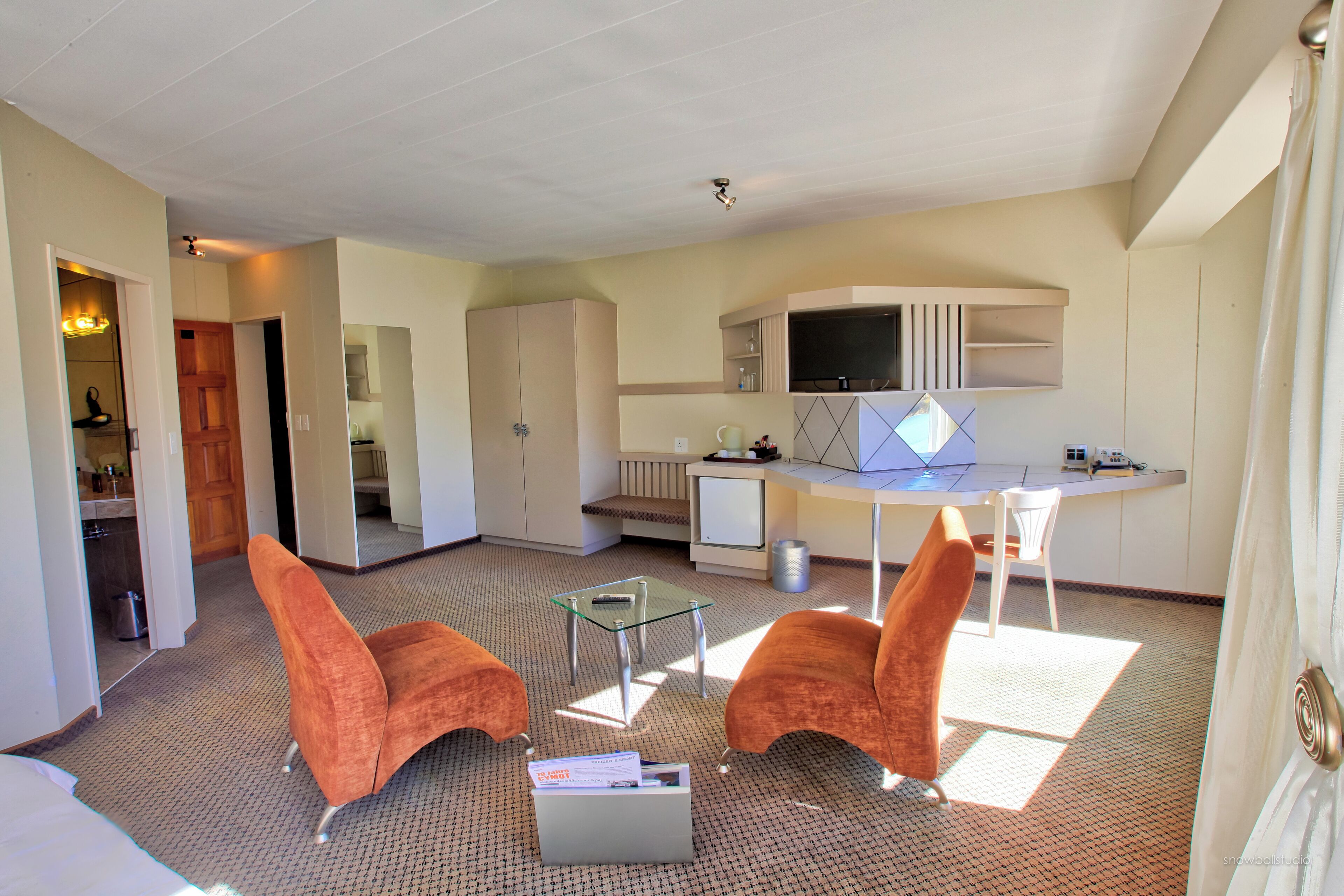 standard twin room | minibar, in-room safe, desk, laptop workspace