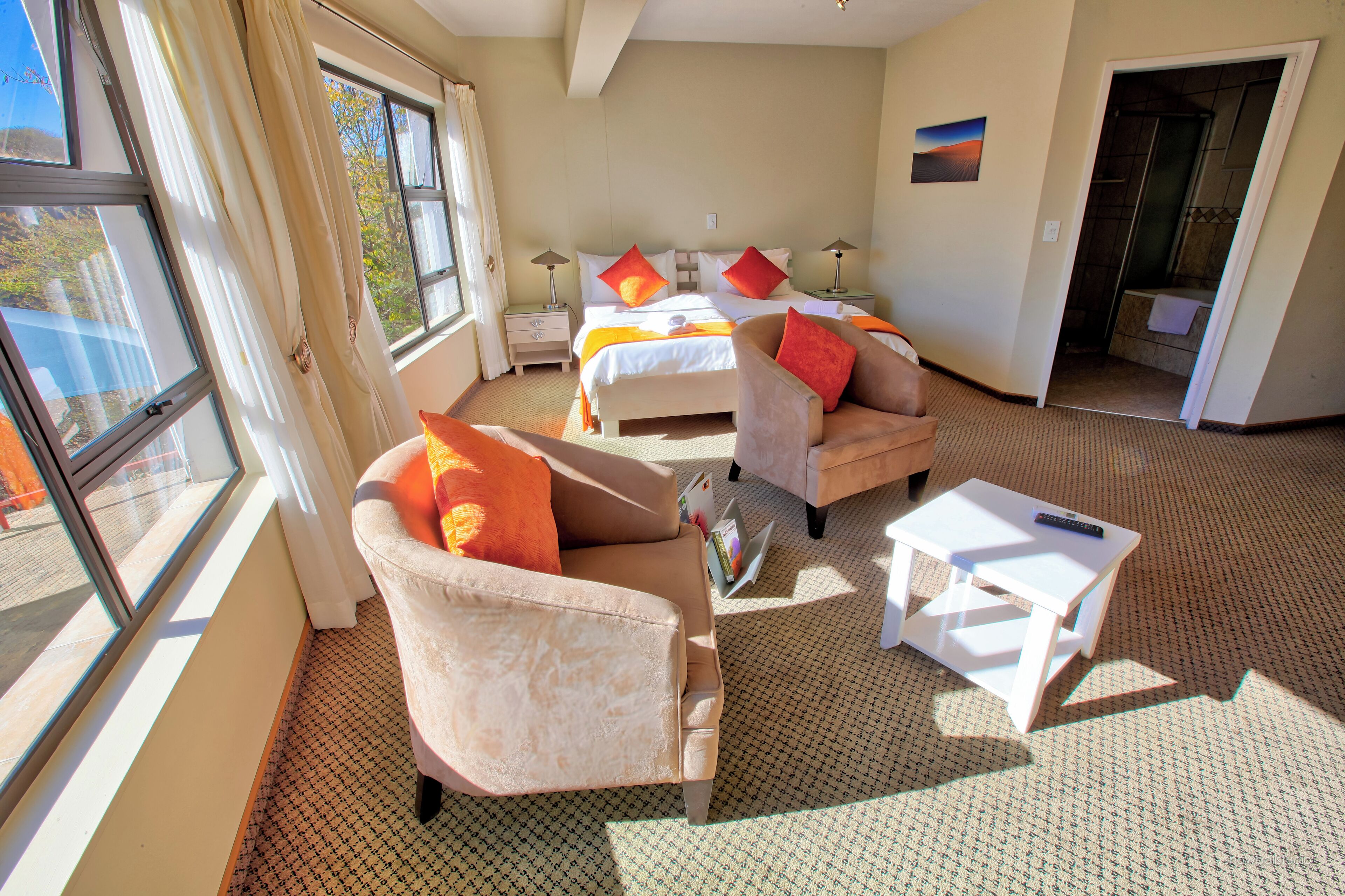 standard twin room | minibar, in-room safe, desk, laptop workspace