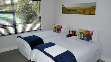 Fairways - 4 bedroom house | 1 habitación, ropa de cama de alta calidad, escritorio y wifi gratis