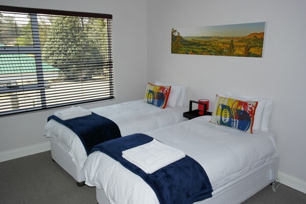 Fairways - 4 bedroom house | 1 habitación, ropa de cama de alta calidad, escritorio y wifi gratis 