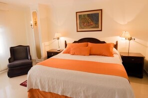 Luxury Suite | Desk, iron/ironing board, free WiFi