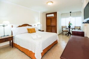 Desk, iron/ironing board, free WiFi - Hotel Majestic Barranquilla (Barranquilla)