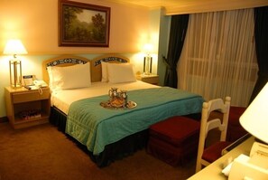 Exclusive Double Room Single Use, 1 Bedroom, Non Smoking, City View | Minibar, in-room safe, desk, free WiFi - Hotel-Monti (Bogotá)