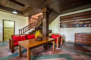 Shared Dormitory, Shared Bathroom | Living room