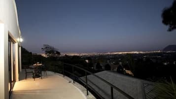 Apartment (The Vista Apartment ) | Pemandangan dari bilik