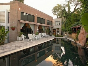 2 outdoor pools - Constantia Vista (Cape Town)