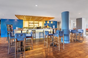 Bar (trong khuôn viên)
