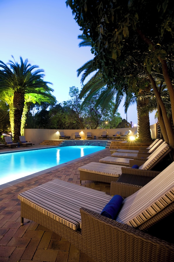 Outdoor pool, pool umbrellas, sun loungers
