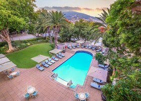 Outdoor pool, pool umbrellas, sun loungers