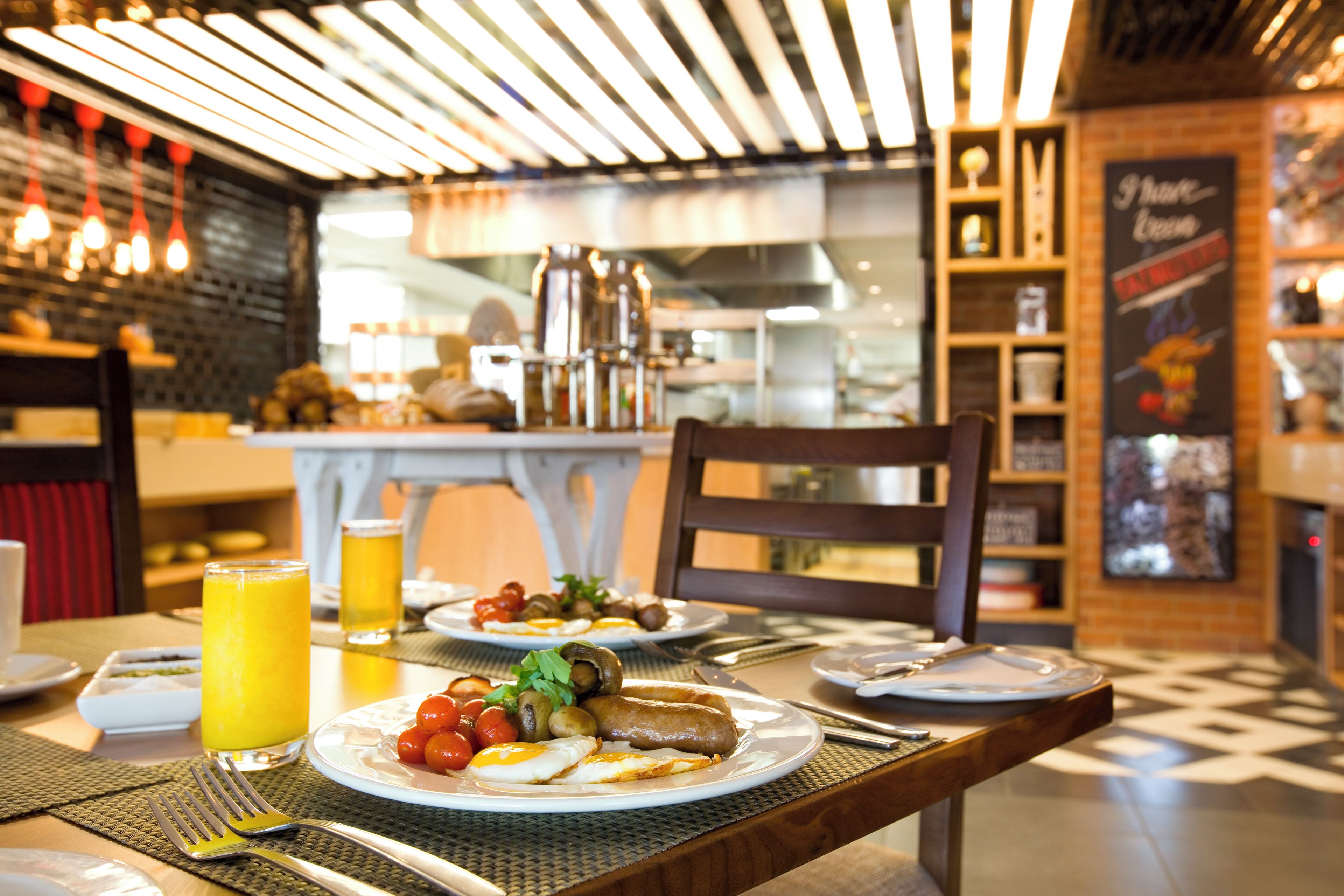 Breakfast, lunch, dinner served; international cuisine 