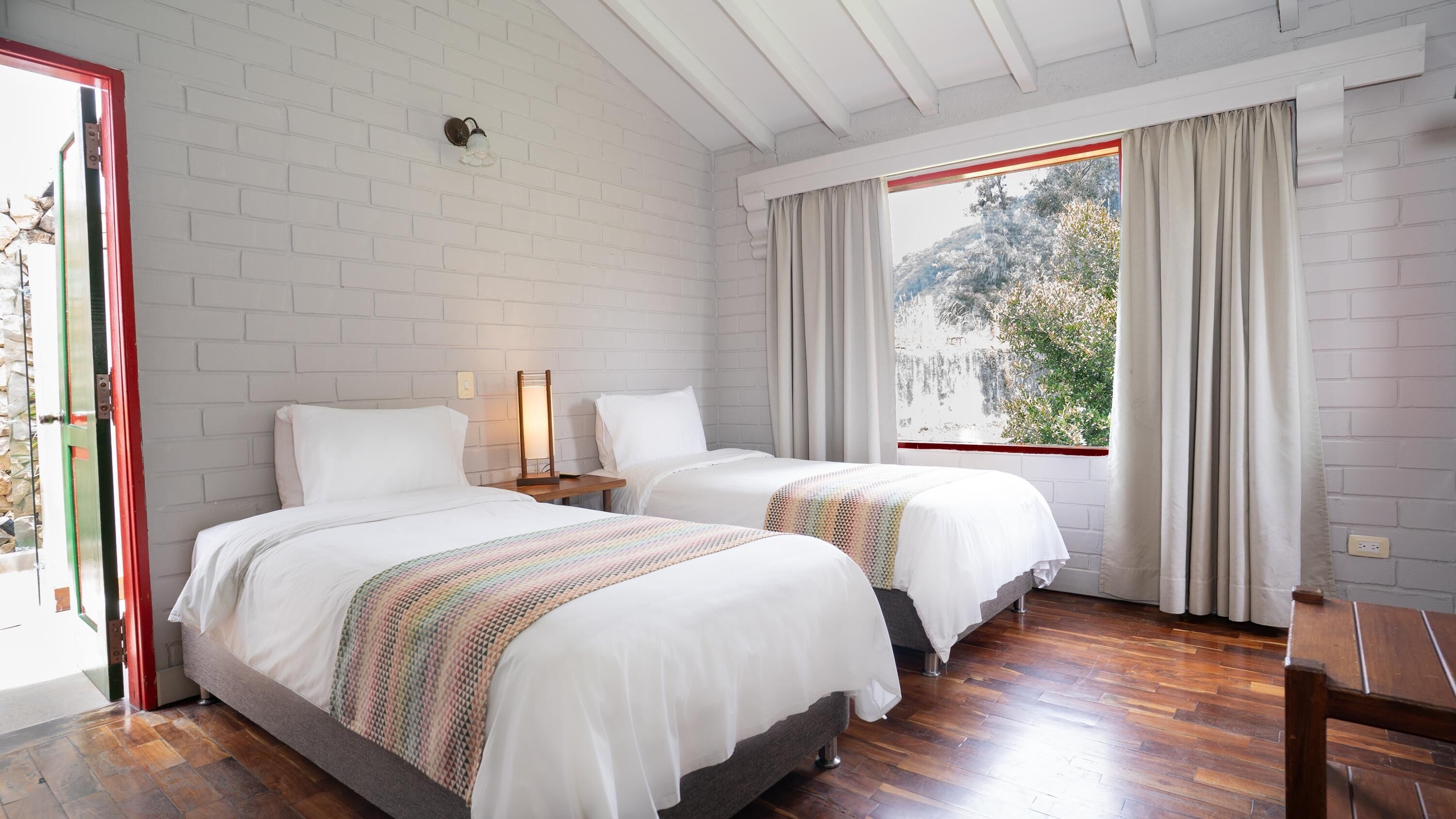 Sistema de insonorización, wifi gratis y ropa de cama 