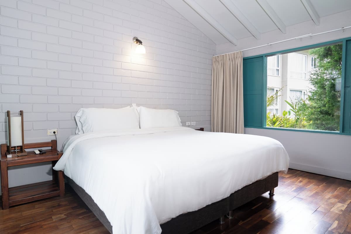 تجهيزات عازلة للصوت وواي فاي مجانًا وملاءات أسرّة