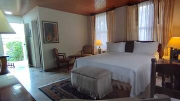 Superior Double Room | Minibar, WiFi (free), bed sheets