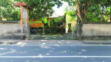 Fachada de la propiedad