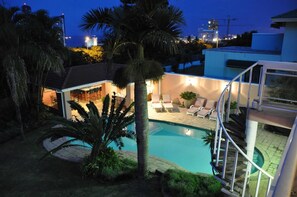 Outdoor pool, pool umbrellas, sun loungers