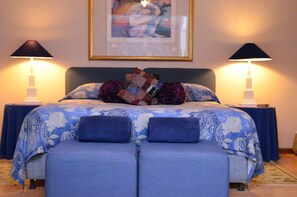 Peralatan tempat tidur premium, tilam berlapik, peti besi dalam bilik 