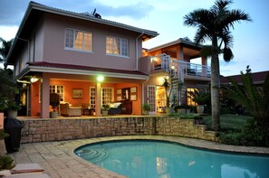 Outdoor pool, pool umbrellas, sun loungers