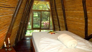 A room with a bed, a window, and a wooden floor. - Flying Crocodile (Sámara)