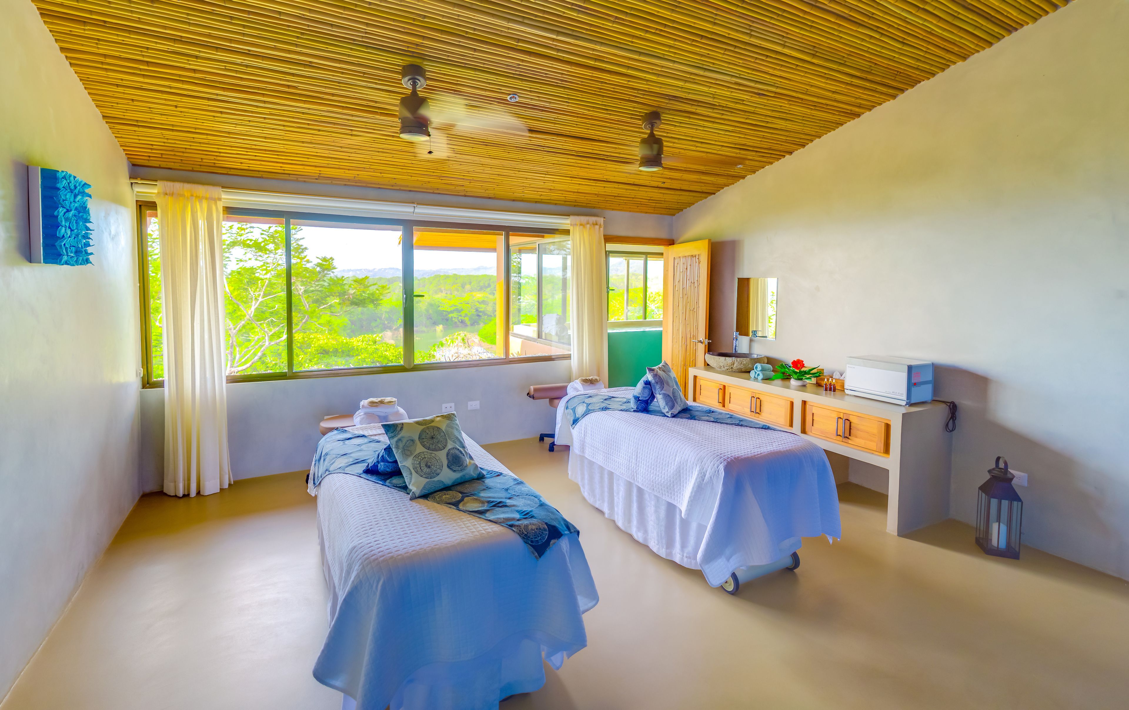 couples treatment room(s), hot tub, body treatments, aromatherapy