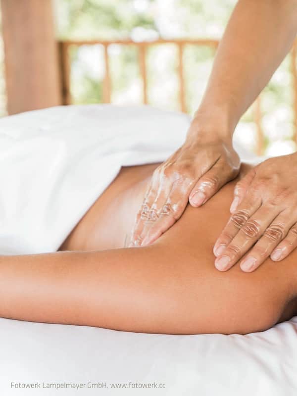 Espace de soins pour les couples, bain à remous, soins corporels