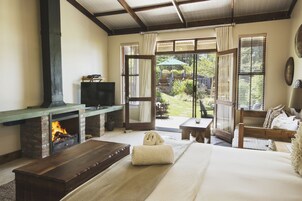 Deluxe Family Suite | Living area | 90-cm LED TV with satellite channels, TV, DVD player