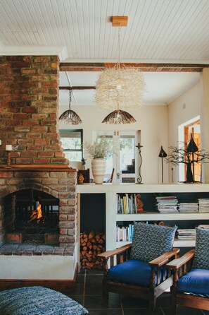 Bar-salon dans le hall