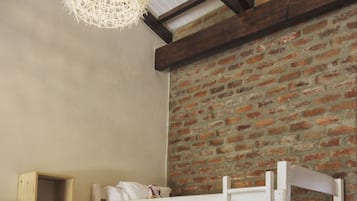 Deluxe Family Suite | Minibar, in-room safe, desk, free WiFi