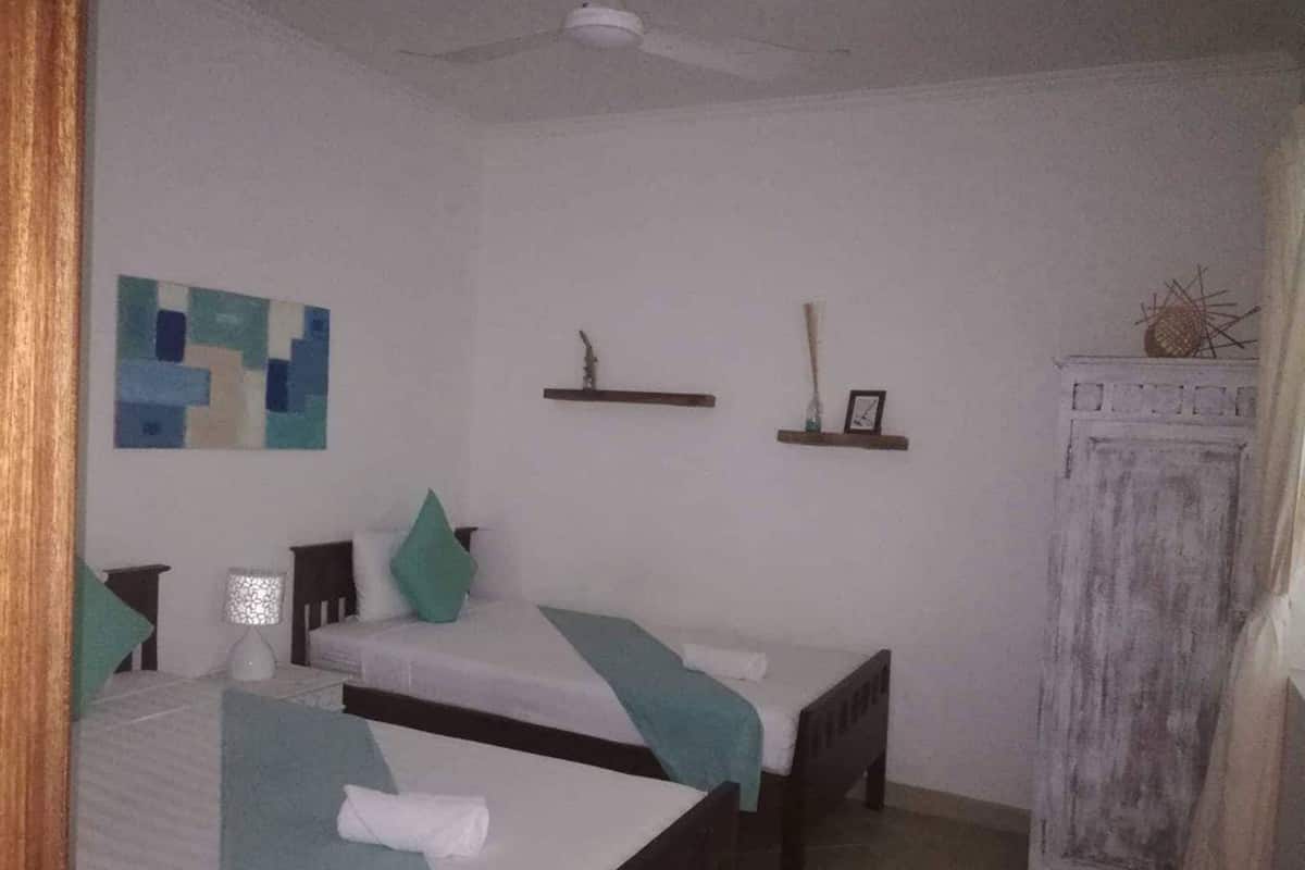 Twin Room | Desk, free WiFi