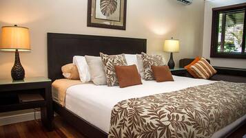 Junior-Zimmer, 1 King-Bett, Poolseite
