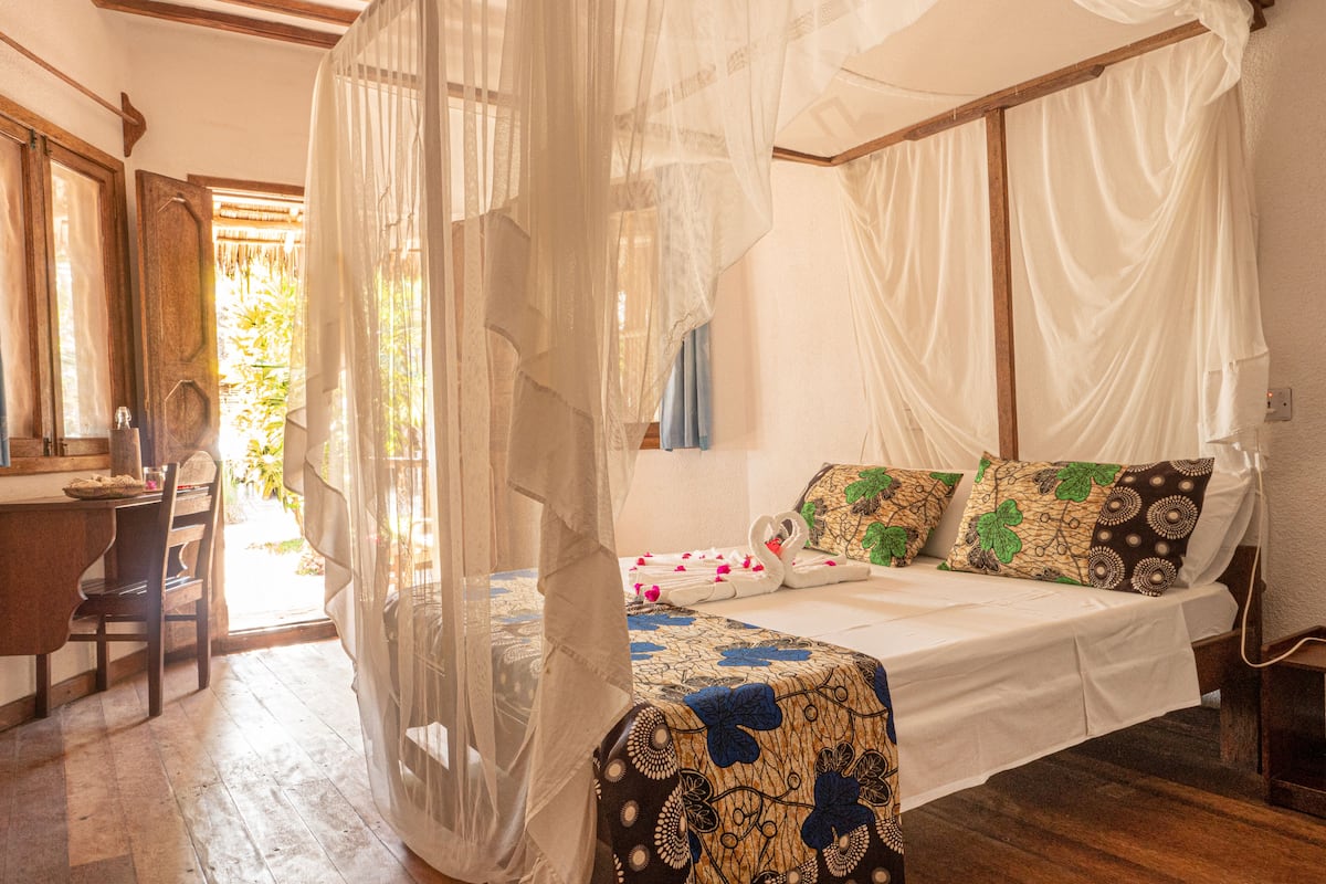 Classic Room, 1 Queen Bed, Non Smoking, Oceanfront | 1 bedroom