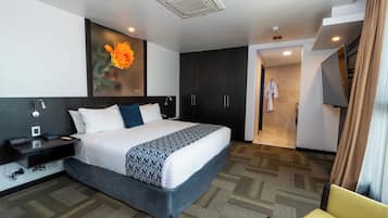 Suite – executive, 1 kingsize-seng | 1 soverom, sengetøy av topp kvalitet, safe på rommet og skrivebord