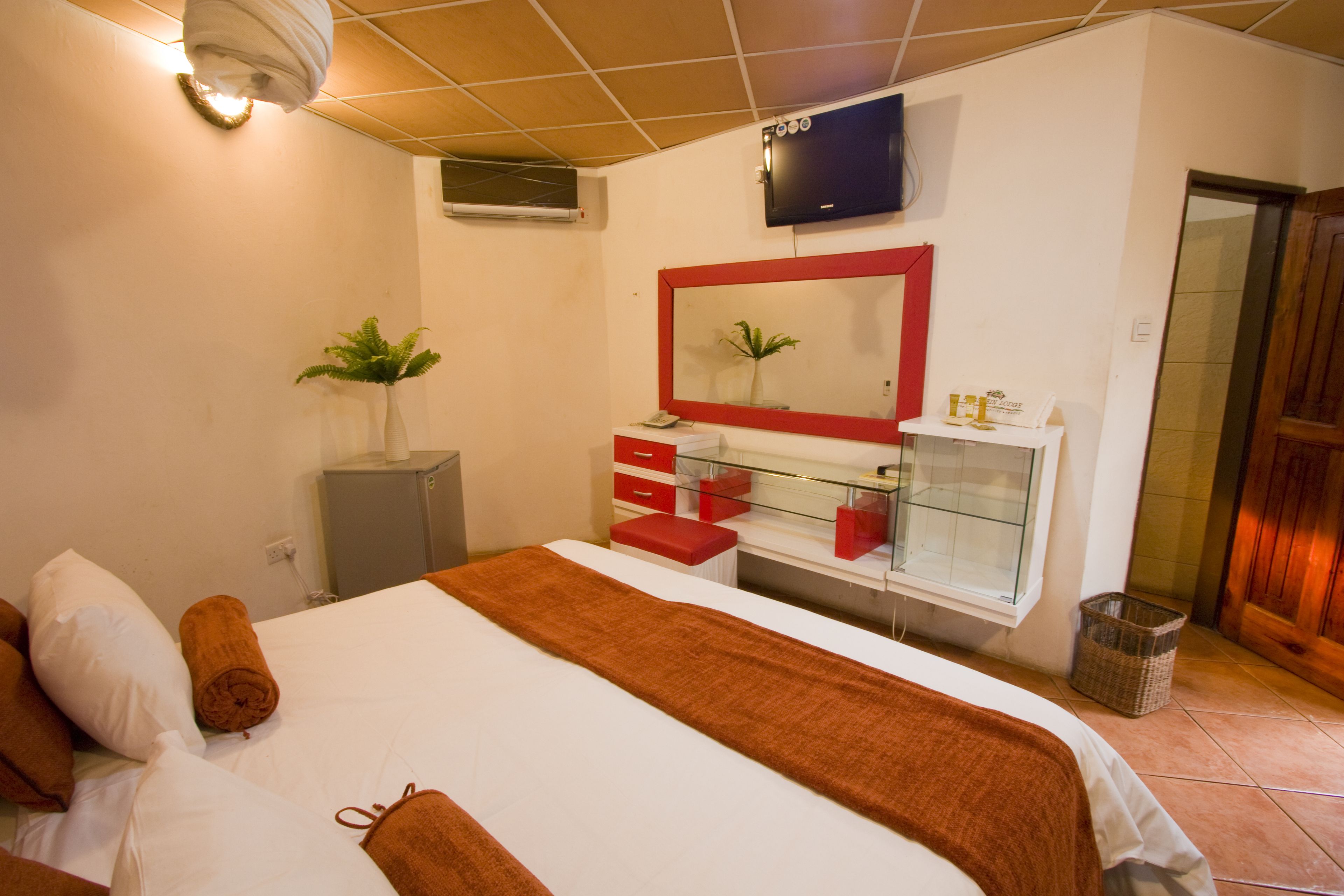 أسرّة أطفال/رضّع وواي فاي مجانًا وملاءات أسرّة