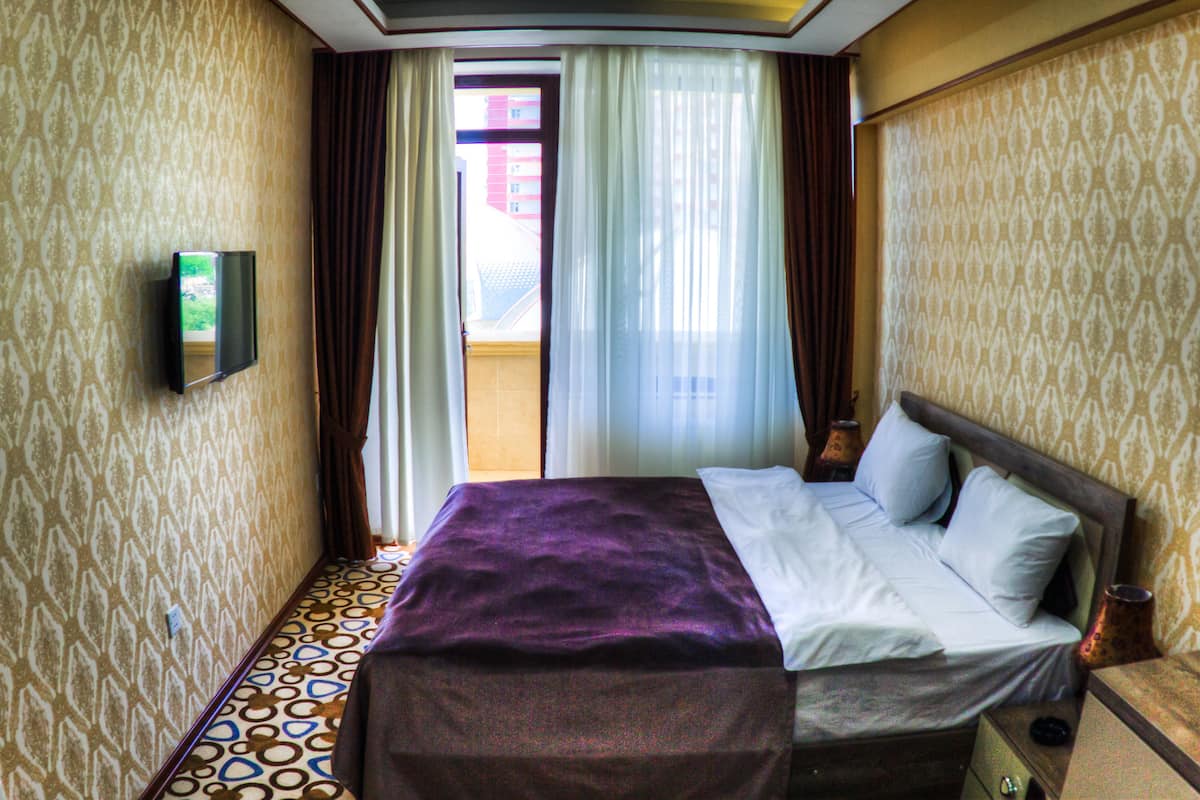 Standaard Twin kamer, balkon | 1 slaapkamer, een minibar, een kluis op de kamer
