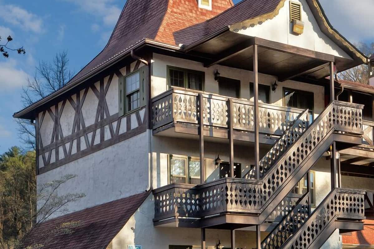 basic room, 2 queen beds (no pets, not riverfront, stairs access only)* -no view-no ground floor* | iron/ironing board, free wifi, bed sheets