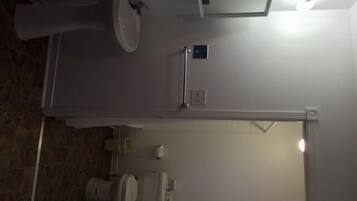 Standard Room, 1 Queen Bed | Bathroom | Combined shower/tub, free toiletries