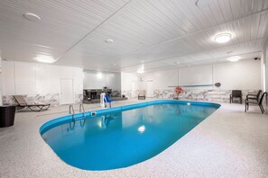 Indoor pool - Red Roof Inn Vermillion - U of South Dakota (Vermillion)