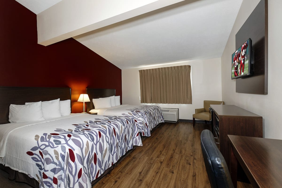 Deluxe kamer, 2 queensize bedden (Smoke Free) | Luxe beddengoed, een bureau, extra bedden, gratis wifi