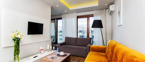 Superior appartement, 1 slaapkamer, balkon, uitzicht op tuin | 1 slaapkamer, een strijkplank/strijkijzer, babybedden, gratis wifi