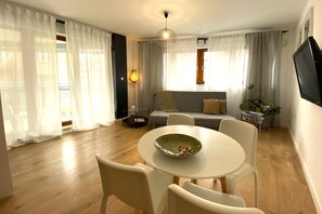 Deluxe Apartment, 1 Bedroom, Balcony | Living room