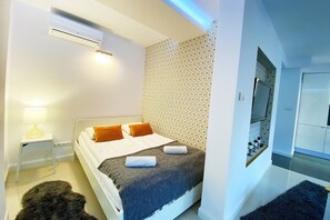 Deluxe-Studio, Balkon, Stadtblick | 1 Schlafzimmer, Bügeleisen/Bügelbrett, Babybetten, kostenloses WLAN