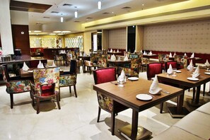 Restaurant - Clarion Inn Sevilla (Dera Bassi)