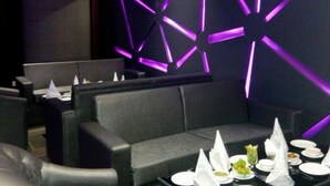 Bar (on property) - Clarion Inn Sevilla (Dera Bassi)