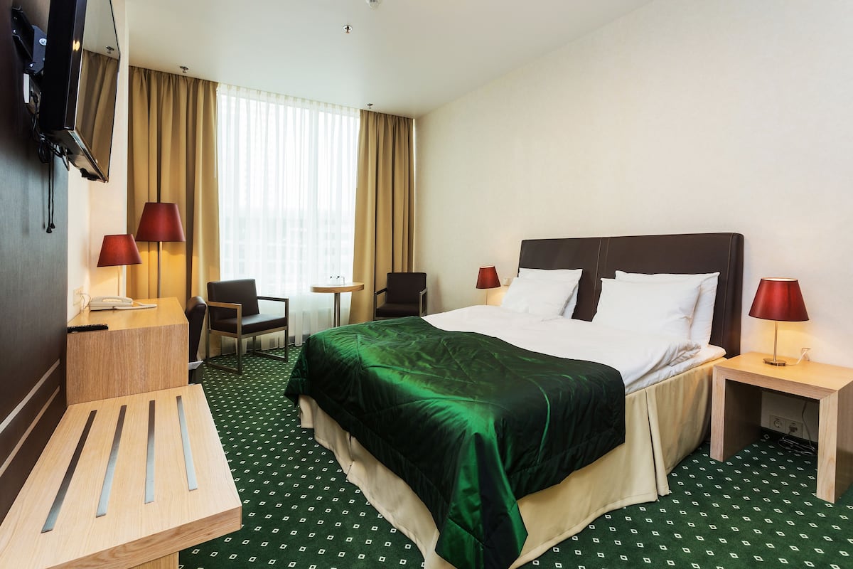 Chambre Double Standard | Coffres-forts dans les chambres, fer et planche Ă repasser