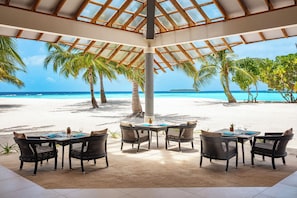 3 restaurants; breakfast, lunch, and dinner served - NH Collection Maldives Havodda Resort (Havodda)