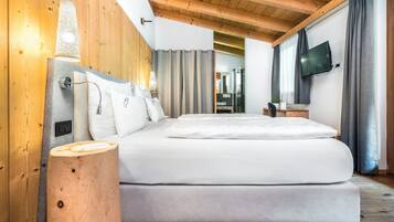 Habitación Confort doble, 1 habitación, baño privado, junto a la pista de esquí | 1 dormitorio, ropa de cama de alta calidad, colchones Tempur-Pedic